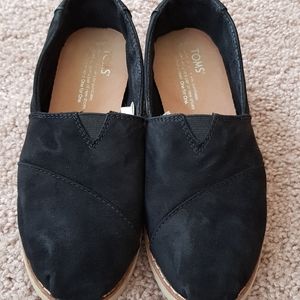 TOMS size 6